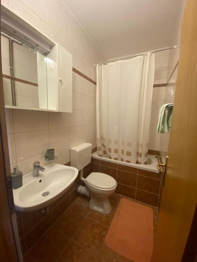 Rooms Josip Makarska Bagian luar foto